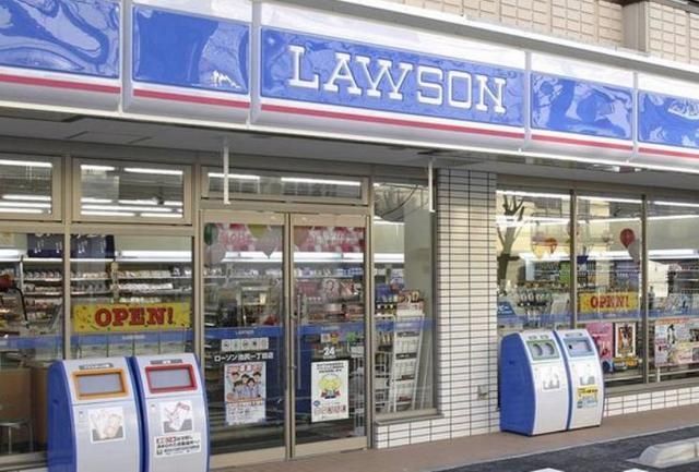 コンビニ　ローソン入船店（コンビニ）まで128m