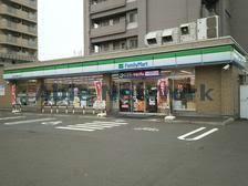 コンビニ　ファミリーマート札幌北20条西5丁目店（コンビニ）まで211m