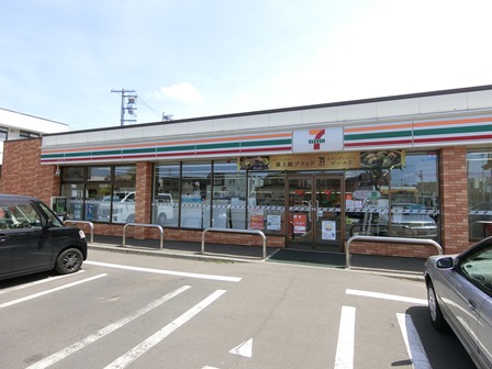 コンビニ　セブンイレブン札幌厚別南5丁目店（コンビニ）まで588m