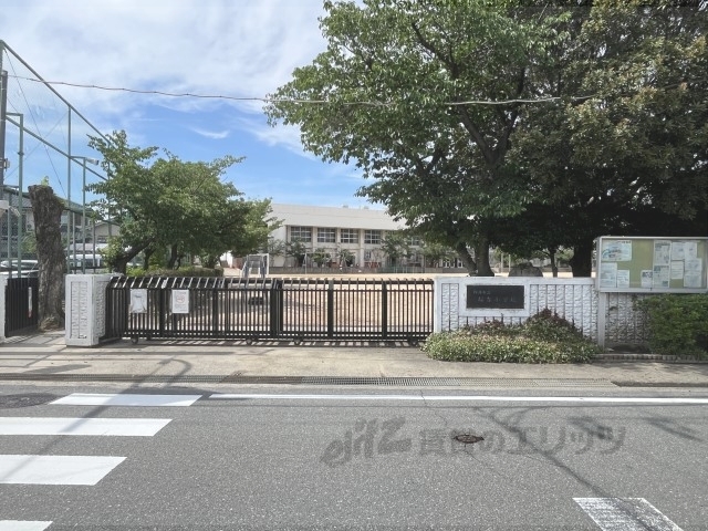 小学校　伊丹市立桜台小学校（小学校）まで750m