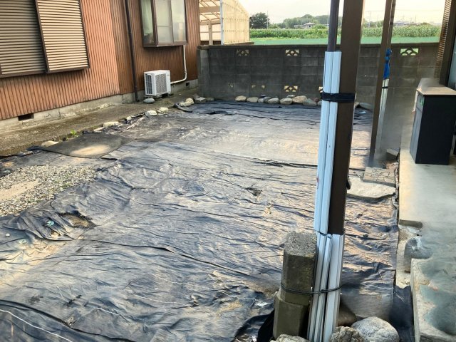 庭　防草シートを剥がして家庭菜園も可能