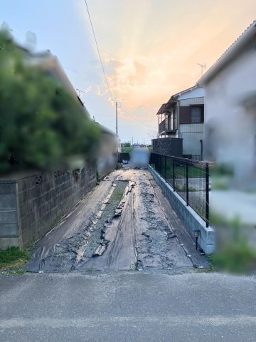 駐車場　敷地延長部分に3台縦列駐車可能