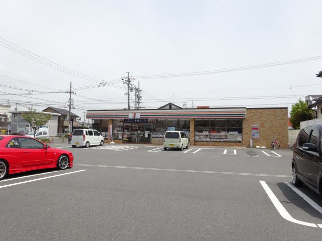 コンビニ　セブンイレブン（コンビニ）まで760m