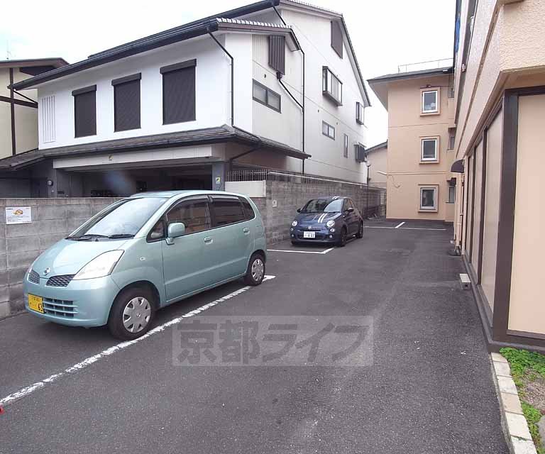 駐車場　・お問い合わせは京都ライフへ・