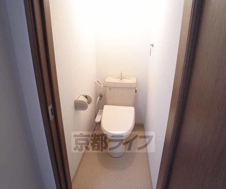 トイレ　トイレには、ウォシュレッと付き。