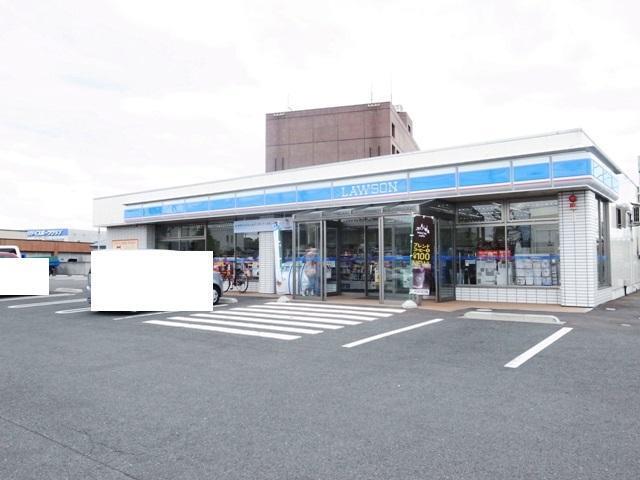 コンビニ　ローソン　弘前八幡町三丁目店（コンビニ）まで370m