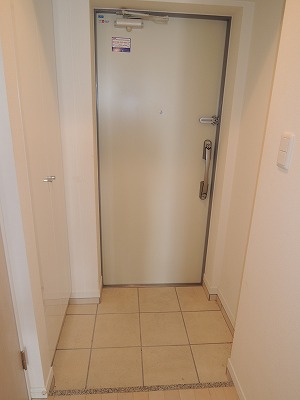 玄関　※別部屋参考写真