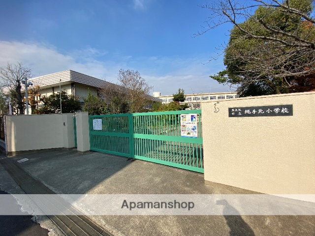 小学校　東大阪市立小学校縄手北小学校（小学校）まで197m