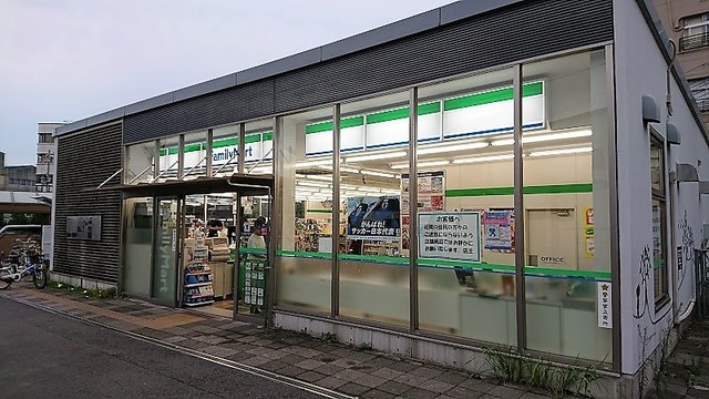 コンビニ　ファミリーマートJR和田岬駅前店（コンビニ）まで422m