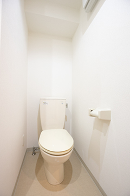 トイレ　※写真は同タイプ住戸です。