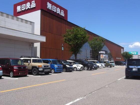 スーパー　無印良品（スーパー）まで588m