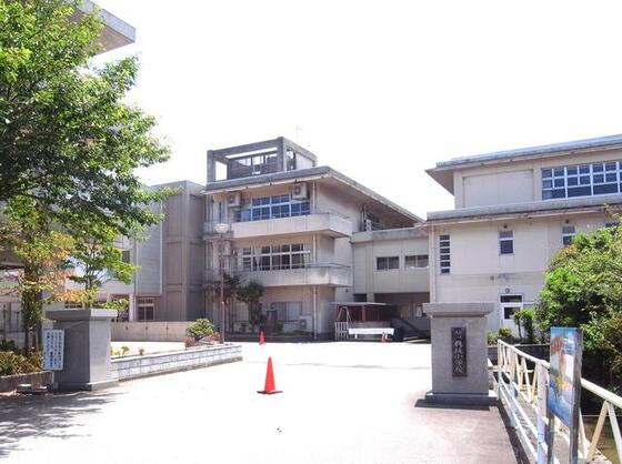 小学校　鵜坂小学校（小学校）まで1012m