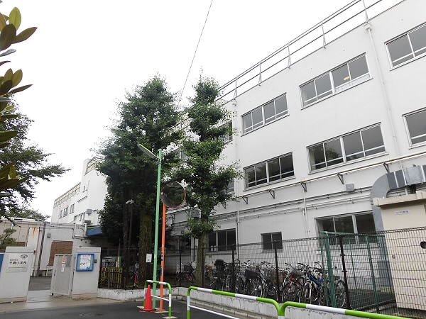 小学校　千歳小学校（小学校）まで528m