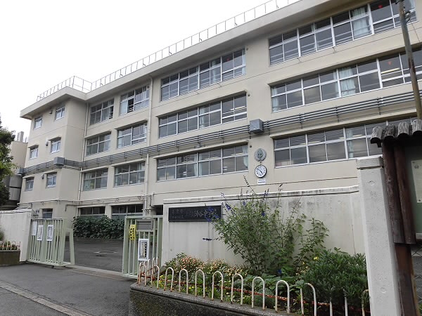 中学校　上祖師谷中学校（中学校）まで650m