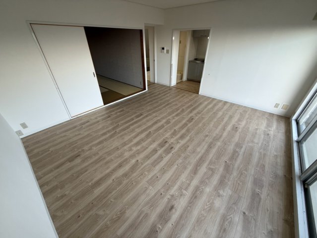 サンハイツ宝塚五月台B棟の居間写真