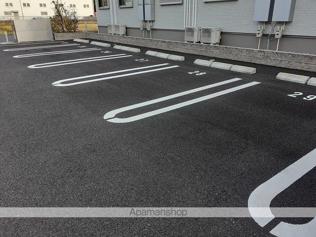 駐車場　駐車場