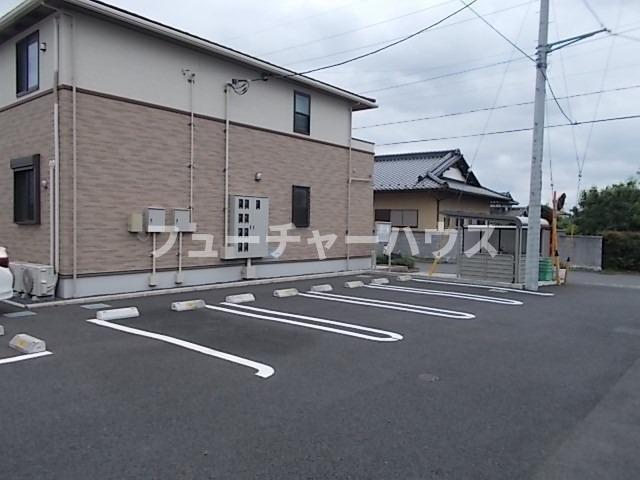 駐車場　車をお持ちの方に嬉しい駐車場付きの物件です