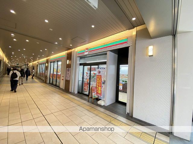 コンビニ　セブンイレブン（コンビニ）まで678m