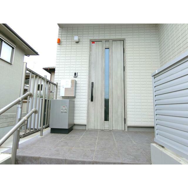 玄関　宅配ボックスもついてます