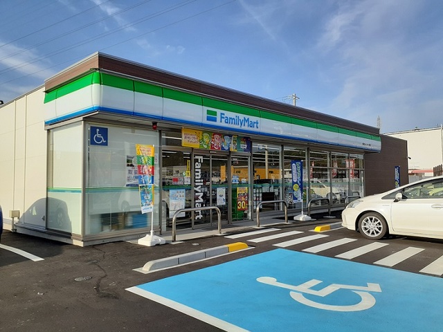 コンビニ　ファミリーマート和歌山インター西店様（コンビニ）まで563m