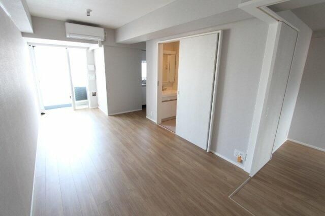 居室・リビング　写真は同タイプ住居です。