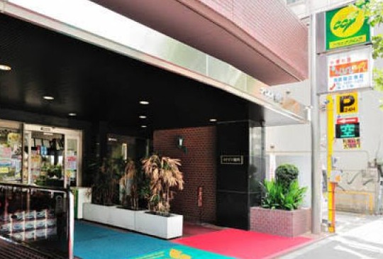 スーパー　ココスナカムラ麹町店（スーパー）まで90m