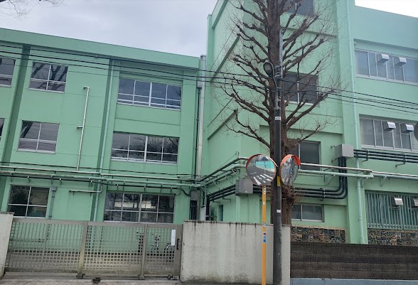 小学校　練馬区立旭丘小学校（小学校）まで709m