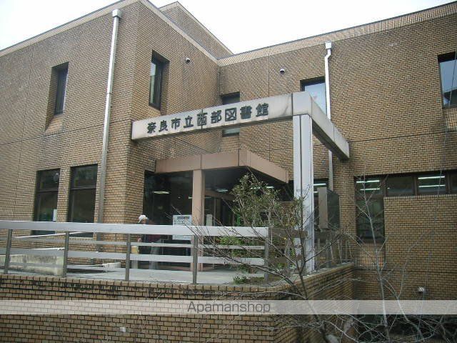 図書館　奈良市立西部図書館（図書館）まで440m