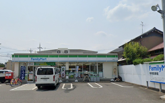 コンビニ　ファミリーマート城町店（コンビニ）まで270m