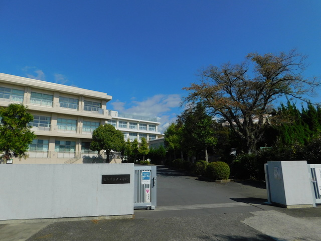 小学校　富士市立丘小学校（小学校）まで741m