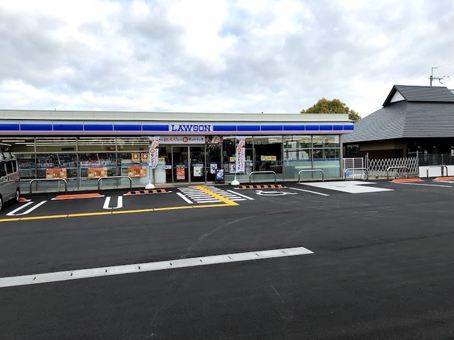 コンビニ　ローソン摂津一津屋二丁目店（コンビニ）まで822m