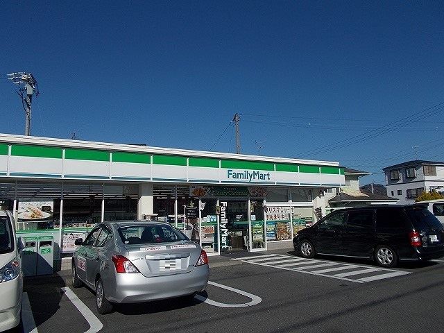 コンビニ　ファミリーマート（コンビニ）まで390m