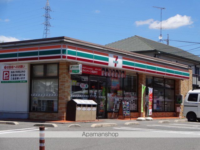 コンビニ　セブンイレブン（コンビニ）まで828m