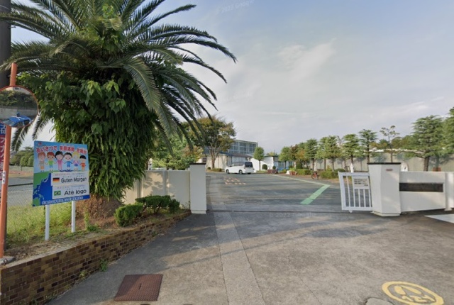 小学校　浜松市立佐鳴台小学校（小学校）まで606m