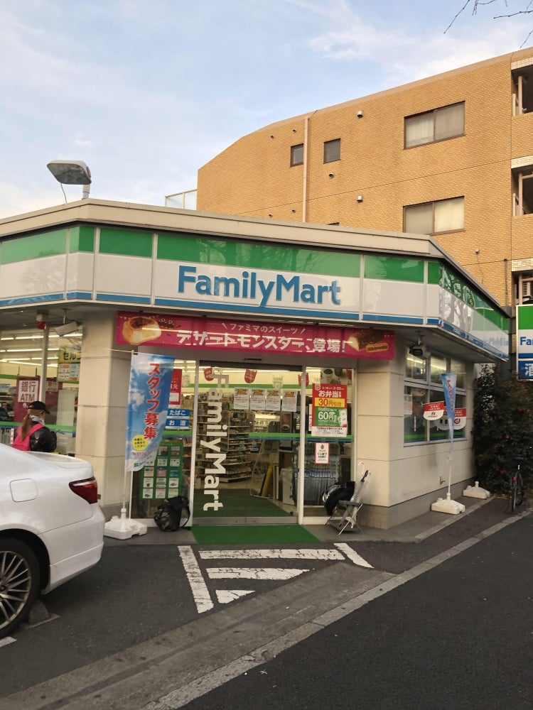 コンビニ　ファミリーマート高円寺南三丁目店（コンビニ）まで155m