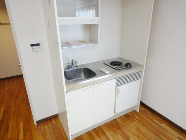 キッチン　同物件別号室のものです。