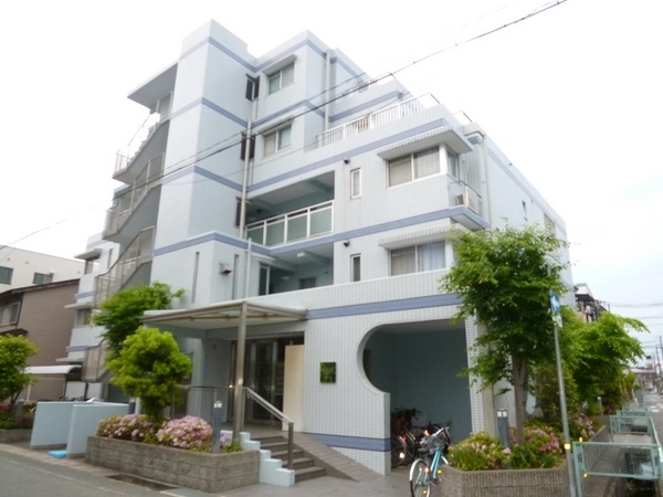 建物外観　駐輪場あります♪