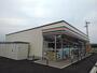 コンビニ　セブンイレブン西都右松店（コンビニ）まで950m