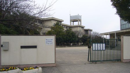 中学校　寝屋川市立第九中学校（中学校）まで393m