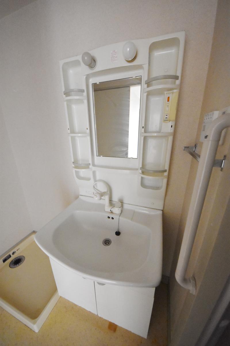 洗面設備　※別部屋の参考写真です。