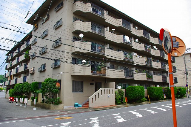 建物外観　落ち着いた雰囲気の外観です
