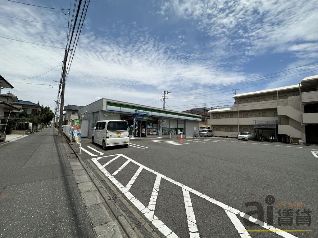 コンビニ　ファミリーマート小平たかの街道店（コンビニ）まで660m