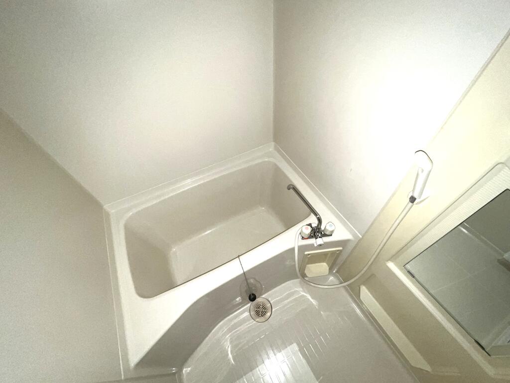 バス・シャワールーム　※同建物の別のお部屋の写真です。