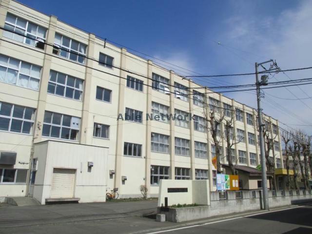 小学校　札幌市立琴似中央小学校（小学校）まで645m