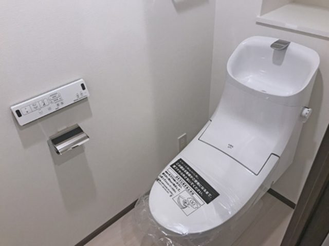 トイレ　温水洗浄便座