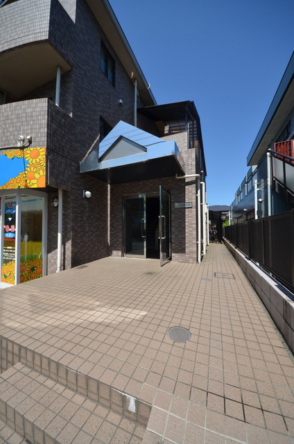 エントランス　★マンションならでは、しっかりしたエントランス★