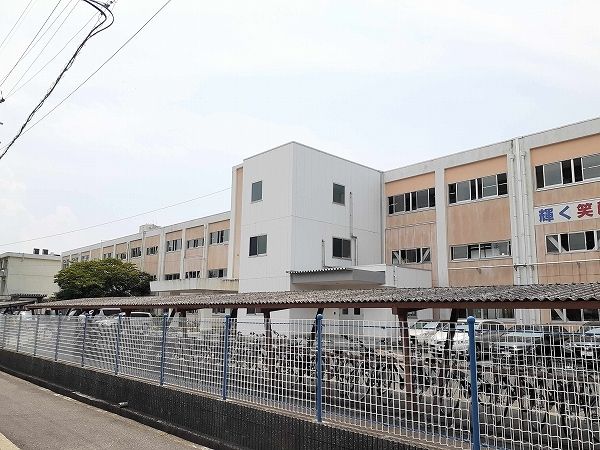 中学校　鈴鹿市立千代崎中学校（中学校）まで3000m
