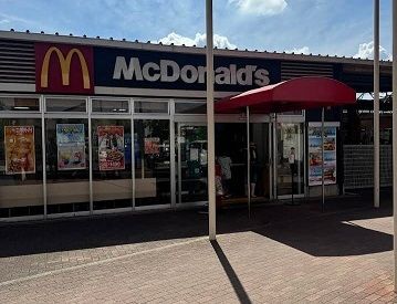 飲食店　マクドナルド稲美店（飲食店）まで700m