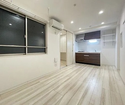 東京メトロ銀座線 外苑前駅 徒歩7分 3階建 築7年の居間写真