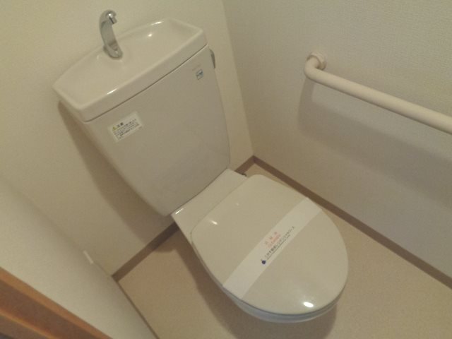 ＪＲ中央線 武蔵小金井駅 徒歩10分 3階建 築25年のトイレ写真